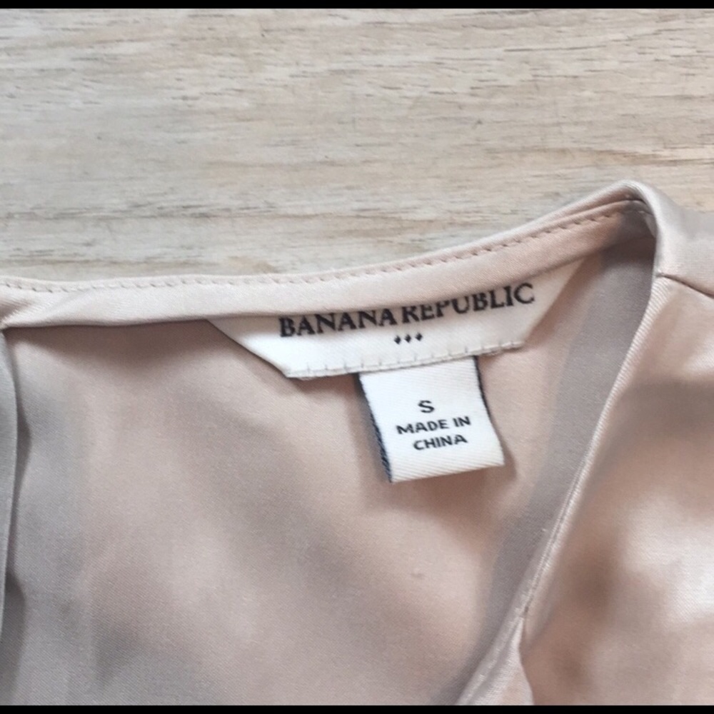 Banana Republic Ruffle Blouse - Picture 2 of 7